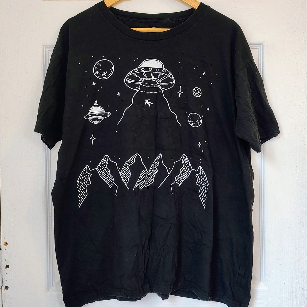 Source Unknown Black UFO Graphic Tee